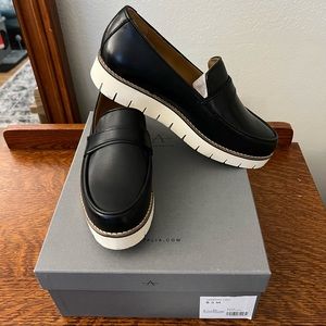*BRAND NEW* Aquatalia Genevive loafers
